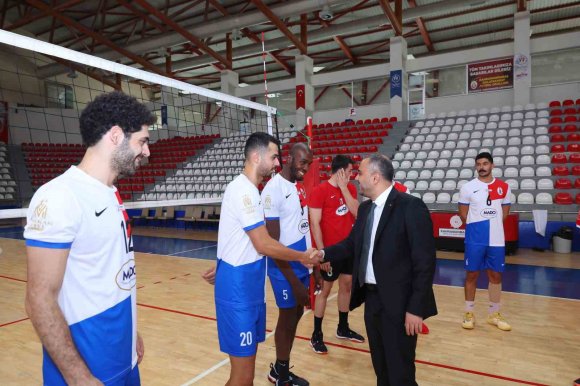 ONİKİŞUBAT BELEDİYESPOR VOLEYBOL TAKIMI RESMEN KURULDU