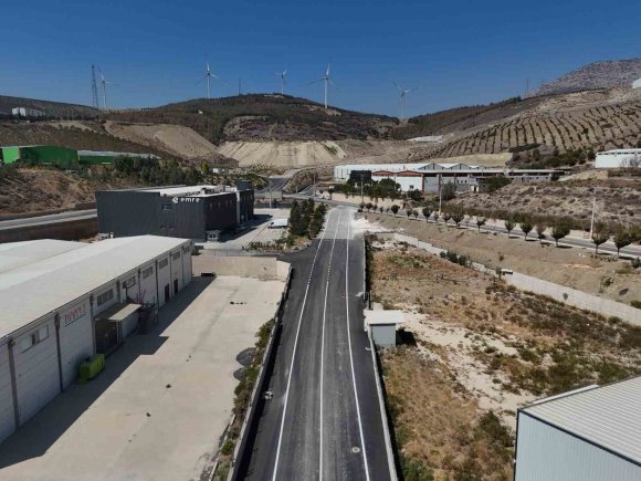 HATAY BÜYÜKŞEHİR BELEDİYESİ, ANTAKYA OSB’DE YOLLARI ASFALTLADI
