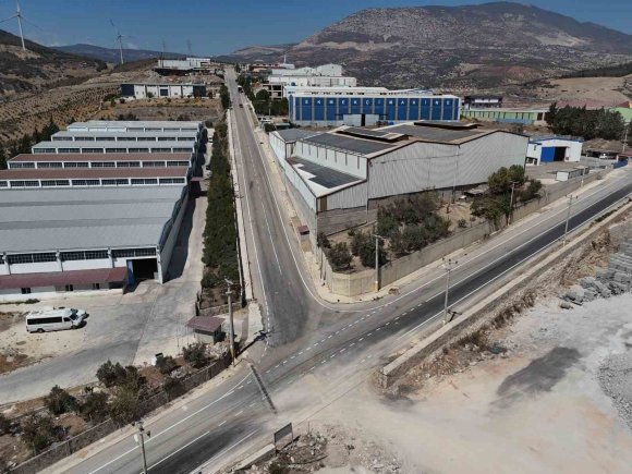 HATAY BÜYÜKŞEHİR BELEDİYESİ, ANTAKYA OSB’DE YOLLARI ASFALTLADI