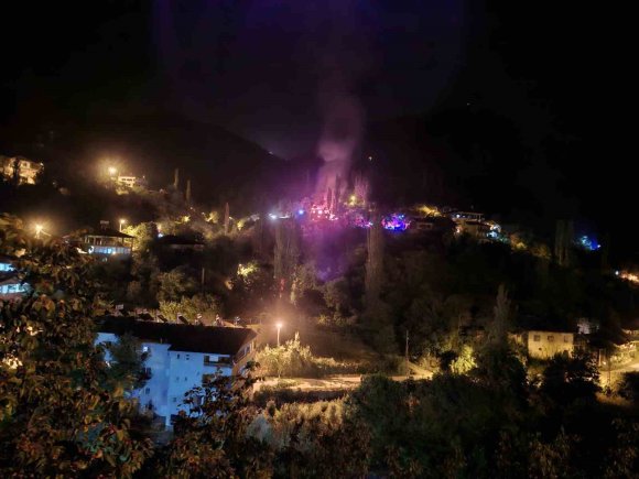 ADANA’DA EVDE ÇIKAN YANGINDA ANNE VE OĞLU YARALANDI