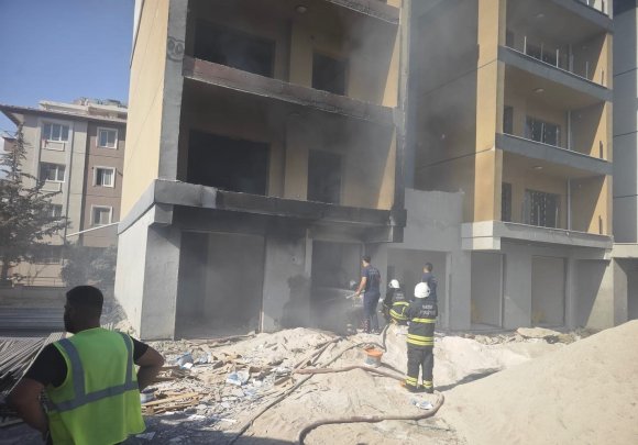 ANTAKYA’DA İNŞAAT HALİNDEKİ BİNADA YANGIN ÇIKTI