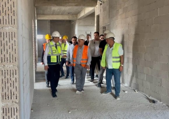 MERSİN VALİSİ TOROS, TARSUS’TA YAPIMI SÜREN EĞİTİM YATIRIMLARINI İNCELEDİ