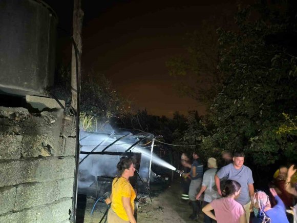 SAMANDAĞ’DA DEPO OLARAK KULLANILAN ÇADIR YANDI