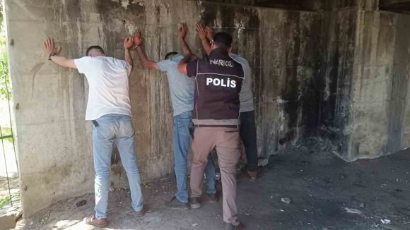 ADANA’DA NARKOTİK POLİSLERİ GÖREVDE