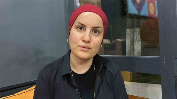 DÜĞÜNDE HALAY BAŞI OLMAK İSTEYEREK KADIN SOLİSTE SALDIRAN ALKOLLÜ ŞAHIS KORKU DOLU ANLAR YAŞATTI