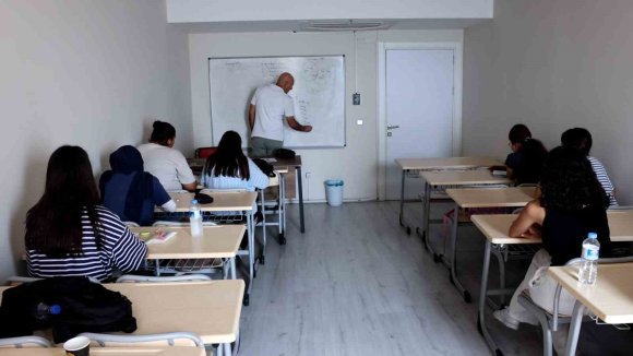 AKDENİZ BELEDİYESİNDEN ÜCRETSİZ ÜNİVERSİTE HAZIRLIK KURSU