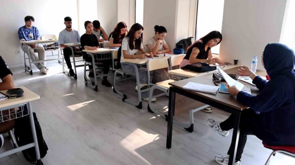 AKDENİZ BELEDİYESİNDEN ÜCRETSİZ ÜNİVERSİTE HAZIRLIK KURSU