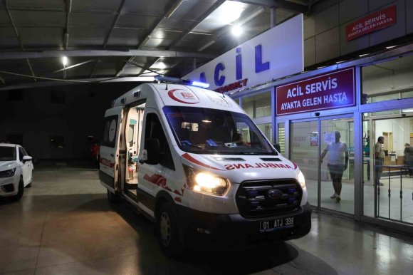 DÜĞÜNDE TARTIŞMA KAVGAYA DÖNÜŞTÜ: 2 YARALI
