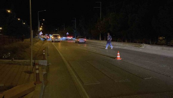 YAYA GEÇİDİNDEN KARŞIYA GEÇERKEN OTOMOBİLİN ÇARPTIĞI KADIN AĞIR YARALANDI