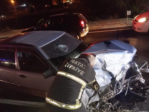 SAMANDAĞ’DA TRAFİK KAZASI: 2 YARALI