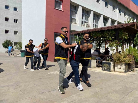 600 BİN TL İÇİN ’KARDEŞ’ ÖLDÜREN ŞÜPHELİ YUNANİSTAN’A KAÇARKEN YAKALANDI