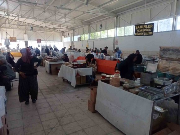 BURDUR’DA PAZARCI KAVGASI: 2 YARALI