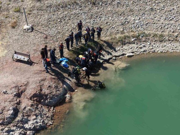 BURDUR’DA BARAJDA KAYBOLAN EMEKLİ POLİSİN CANSIZ BEDENİNE ULAŞILDI