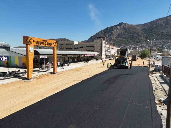 ANTAKYA’NIN İNŞA SÜRECİNDE KALBİ OLAN PREFABRİK ÇARŞININ YOLLARI ASFALTLANDI