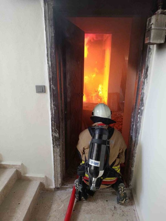 DEFNE’DE APARTMAN DAİRESİNDE YANGIN