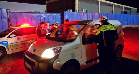 ISPARTA’DA ABARTI EGZOZ VE MODİFİYE ARAÇ DENETİMİ: 1 ARANAN ŞAHIS YAKALANDI
