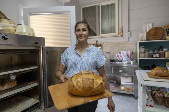 KADIN GİRİŞİMCİ, MUTFAĞINDA BAŞLADIĞI EKŞİ MAYA EKMEK YOLCULUĞUNU ATÖLYEYE TAŞIDI