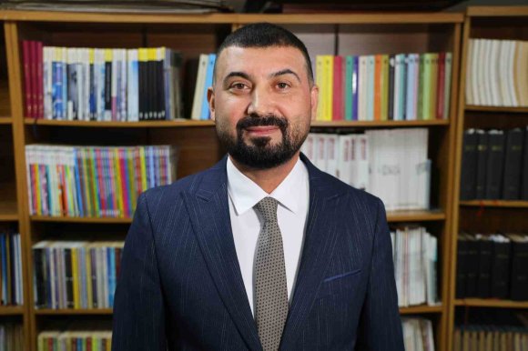 DOÇ. DR. BERAT AKINCI: "İSRAİL’İN ZALİMLİĞİ KÜRESEL VİCDANI DİLE GETİRDİ"