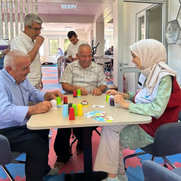 KAHRAMANMARAŞ’TA YAŞLILARA ŞEFKAT ELİ