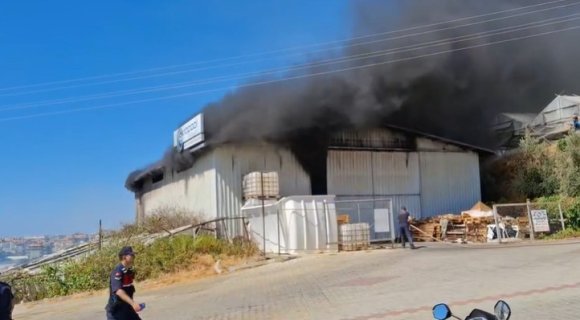 ALANYA’DA SERADA ÇIKAN YANGIN DEPOYA SIÇRADI