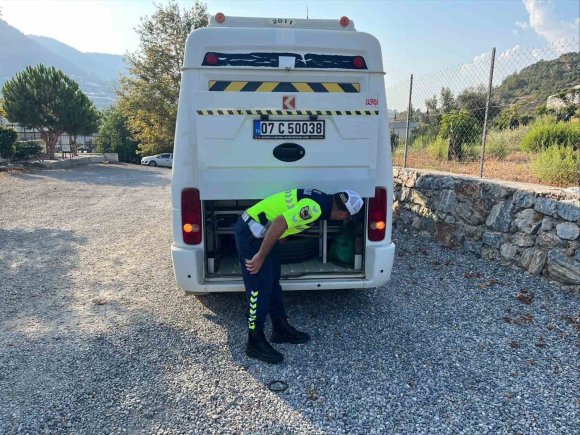 GAZİPAŞA’DA JANDARMA VE POLİSTEN SERVİSLERE SIKI DENETİM