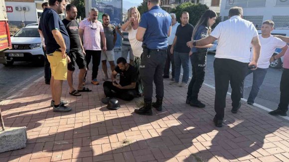GAZİPAŞA’DA MİNİBÜS İLE MOTOSİKLET ÇARPIŞTI: 1 YARALI