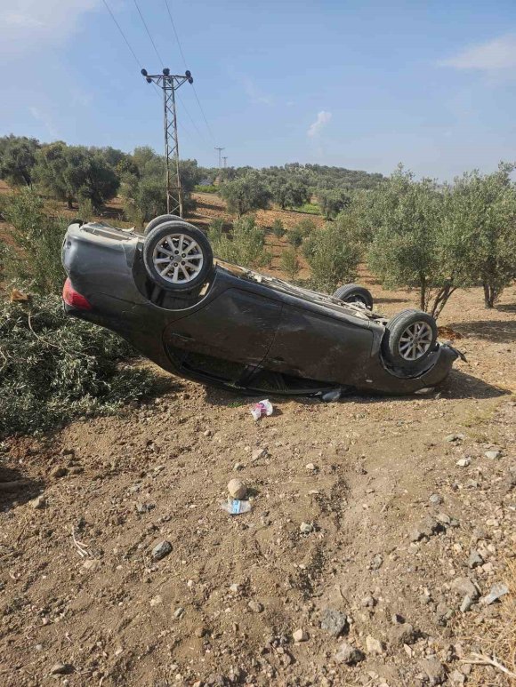 HATAY’DA ZEYTİN BAHÇESİNE UÇAN OTOMOBİLDEKİ 3 KİŞİ YARALANDI