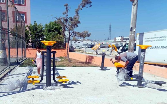 MERSİN’DE ÇOCUK OYUN PARKLARININ EKSİKLERİ GİDERİLİYOR, YEŞİL ALANLARA BAKIM YAPILIYOR