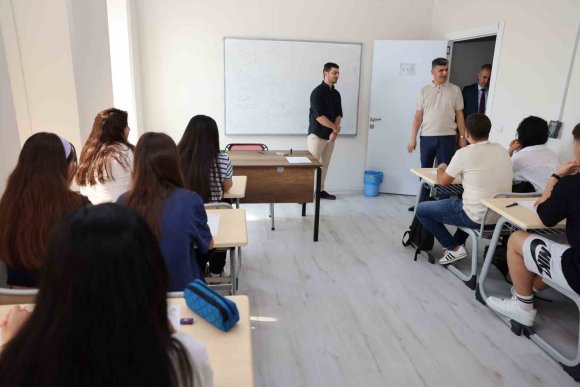AKDENİZ BELEDİYESİNDEN GENÇLERE ÜNİVERSİTE HAZIRLIK DESTEĞİ