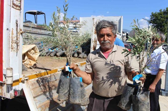 ANTALYA BÜYÜKŞEHİR BELEDİYESİ’NDEN FİDAN DESTEĞİ