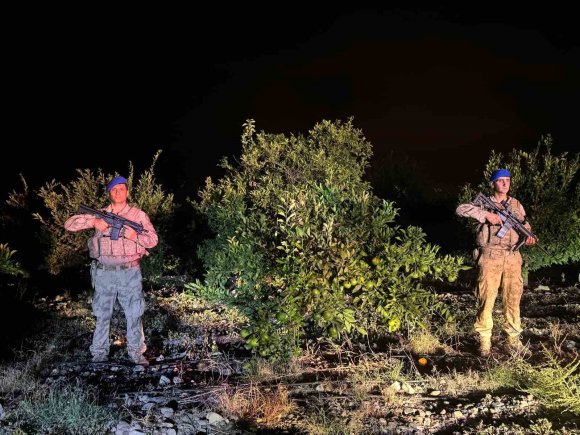 JANDARMA EKİPLERİ, NARENCİYE HIRSIZLARINA KARŞI DEVRİYEDE