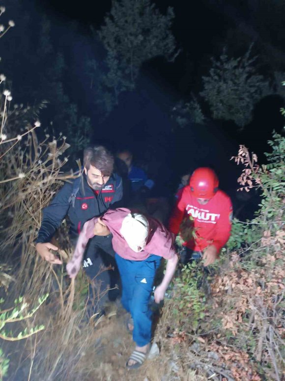 ALANYA’DA KAYBOLAN ALZHEİMER HASTASI VATANDAŞ EKİPLER TARAFINDAN BULUNDU