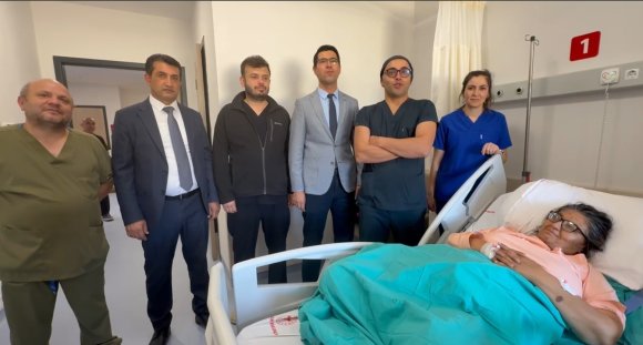 DEPREM SONRASI YENİDEN YAPILAN NURHAK DEVLET HASTANESİ’NDE İLK AMELİYAT