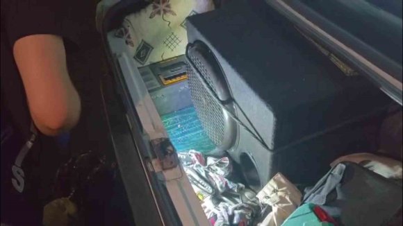 UCUZA BULUNCA ALMIŞ: HOPARLÖRDEN 2 BİNE YAKIN UYUŞTURUCU HAP ÇIKTI