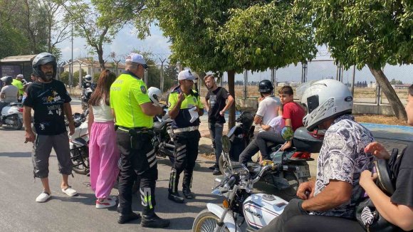 MOTOSİKLET SÜRÜCÜLERİNE 1 BUÇUK SAATTE 456 BİN TL CEZA KESİLDİ