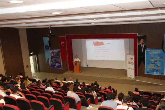 ANTALYA TEKNOKENT ULUSLARARASI BURS VE ARAŞTIRMALARLA İLGİLİ BİLGİLENDİRDİ
