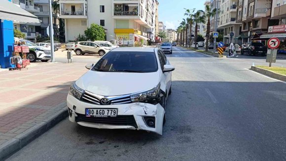 OTOMOBİL İLE ÇARPIŞAN MOTOSİKLETLİ YARALANDI