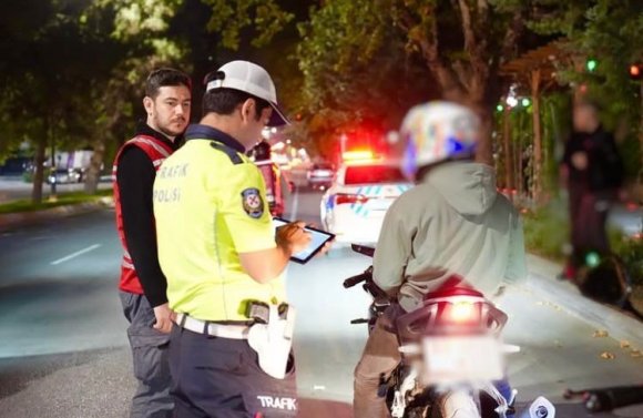 ISPARTA’DA VATANDAŞLARIN HUZURUNU BOZAN ARAÇLAR TRAFİKTEN MEN EDİLDİ