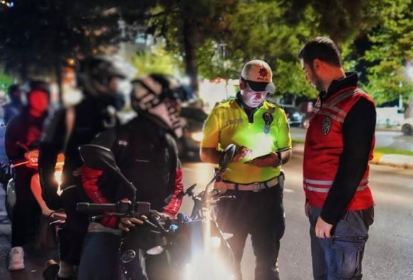 ISPARTA’DA VATANDAŞLARIN HUZURUNU BOZAN ARAÇLAR TRAFİKTEN MEN EDİLDİ