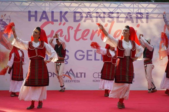 HALK DANSLARININ KALBİ KONYAALTI’NDA ATTI