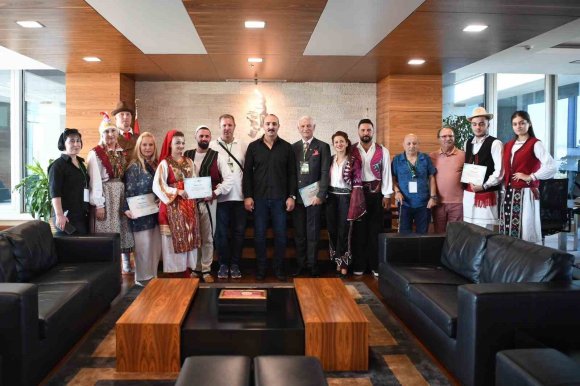 HALK DANSLARININ KALBİ KONYAALTI’NDA ATTI