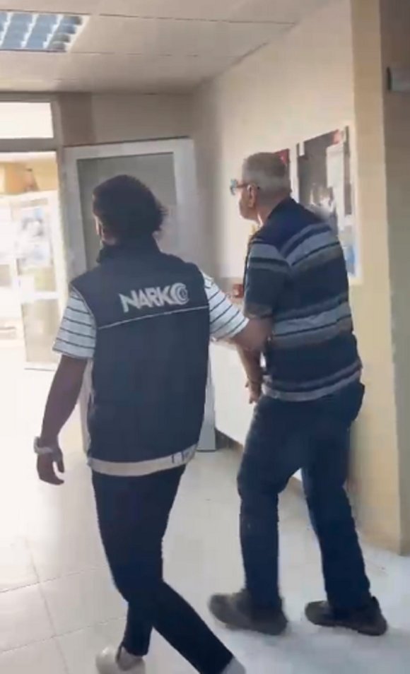 HATAY’DA 5 YIL HAPİS CEZASI BULUNAN UYUŞTURUCU TACİRİ ŞAHIS TUTUKLANDI