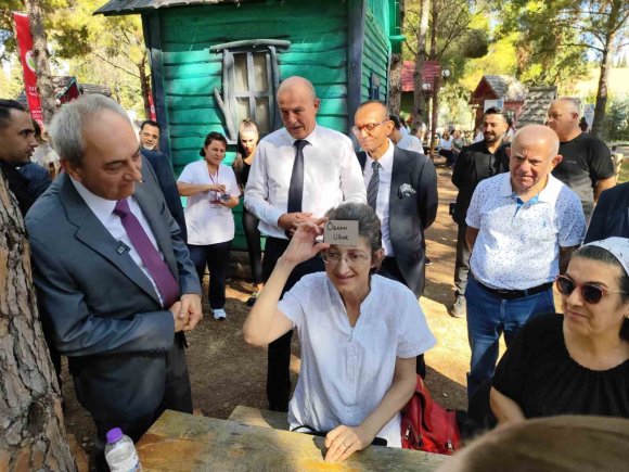 YAŞLILAR GENÇLERE TAŞ ÇIKARTTI