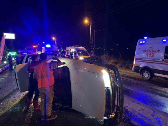OSMANİYE’DE OTOMOBİL TAKLA ATTI: 3 YARALI