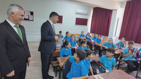 BAŞKAN VEKİLİ ŞENER’DEN ÖĞRENCİLERE KİTAP MÜJDESİ