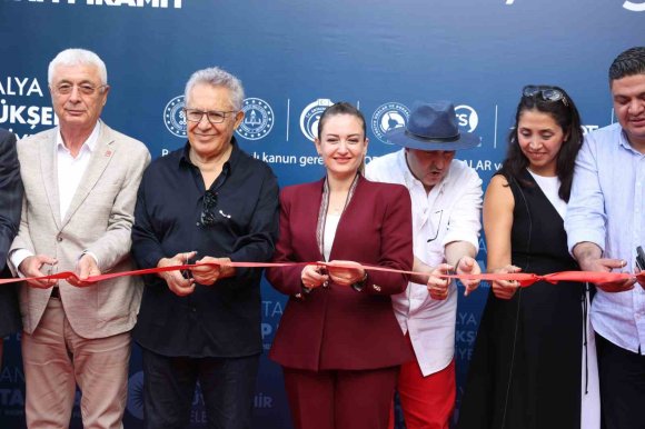 15. ANTALYA KİTAP FUARI KAPILARINI AÇTI