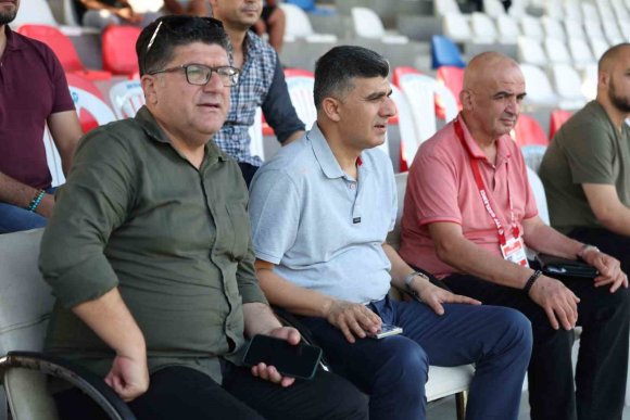 AKDENİZ BELEDİYE SPOR, SEZONA GALİBİYETLE BAŞLADI