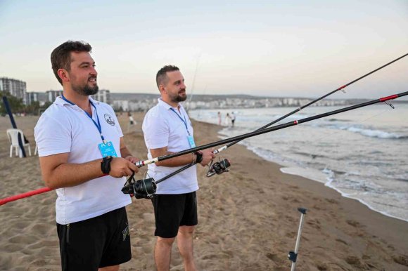 MERSİN’DE 8. ALTIN KANCA SURFCASTİNG TURNUVASI TAMAMLANDI