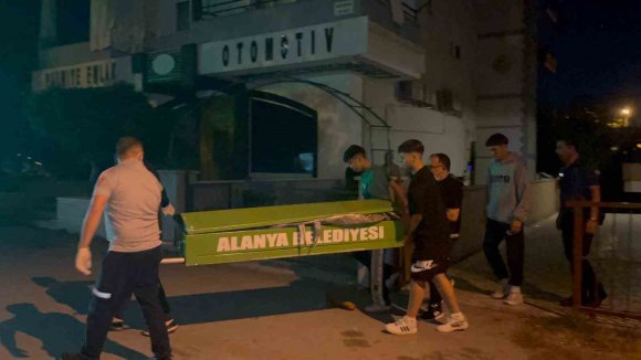 ALANYA’DA 5 KATLI BİNADA YANGIN: 1 KİŞİ HAYATINI KAYBETTİ
