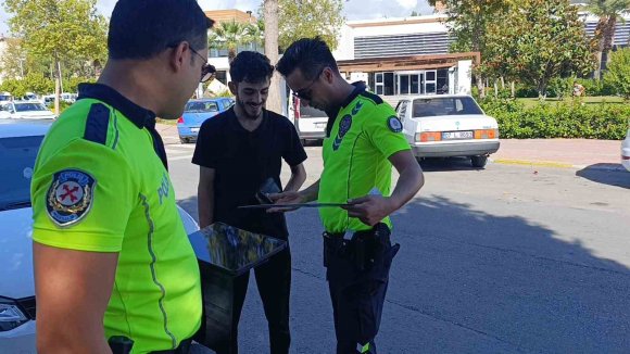MANAVGAT’TA YÜKSEK SESLE MÜZİK YAYINI VE PLAKA İHLALİNE 18 BİN TL CEZA